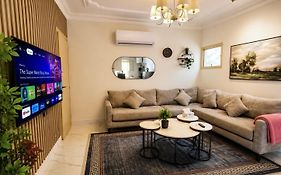 Three Rooms Family Apartment In Heart Of Olaya